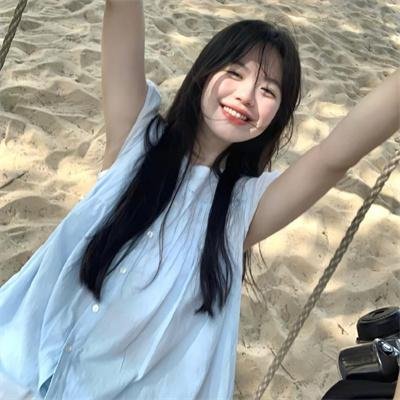 照片的她